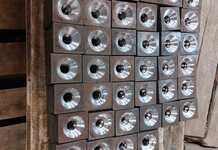 Анкерная плита -крепежный элемент с техническим отверстием в центре