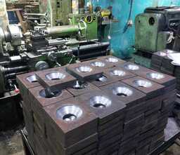 Анкерная плита -крепежный элемент с техническим отверстием в центре